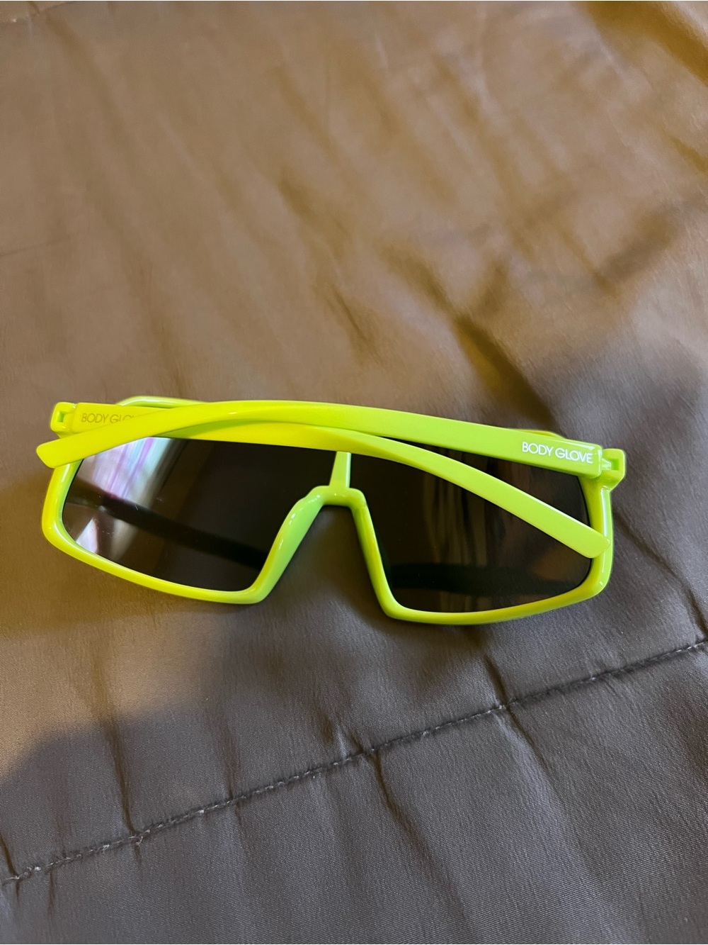 Body Glove Neon Yellow Mirrored Performance Sunglasses - Picture 3 of 4